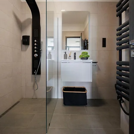 Panorama Corner - Pool, Sauna, Parking דירה